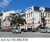 Светланская улица в историческом центре Владивостока летом в ясную погоду. Редакционное фото, фотограф Овчинникова Ирина / Фотобанк Лори
