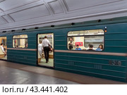 Состав из вагонов серии 81-717/714 на станции метро «Белорусская» Замоскворецкой линии в городе Москве (2024 год). Редакционное фото, фотограф Румянцева Наталия / Фотобанк Лори
