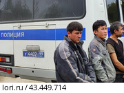 Рейд против нелегальной миграции на мусорном полигоне.9 сентября 2021.Москва, Россия. Редакционное фото, фотограф Артём Соболев / Фотобанк Лори