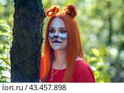 Девушка в образе белки. Стоковое фото, фотограф Антон Камынин / Фотобанк Лори