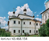 Novospassky Stavropigial Male Monastery, Church of the Intercession of the Blessed Virgin Mary, 1675, landmark: Moscow, Russia - 08 June, 2024. Редакционное фото, фотограф Алексей Голованов / Фотобанк Лори