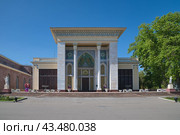 Павильон № 14 "Азербайджан" ("Азербайджанская ССР", "Вычислительная техника") на ВДНХ (ВВЦ). Москва, Россия (2024 год). Редакционное фото, фотограф Елена Коромыслова / Фотобанк Лори