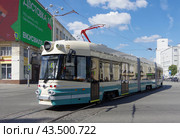 Трамвай УТМ 71-431Р «Достоевский», проспект Ленина, Екатеринбург (2024 год). Редакционное фото, фотограф Алексей Иванов / Фотобанк Лори