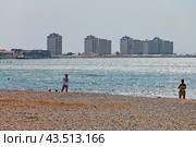 Крым, Евпатория, курорт, Чёрное море, евпаторийская бухта, архитектура на побережье, е, серебряная россыпь от солнца, блики солнца (2024 год). Редакционное фото, фотограф Андрей Макаренко / Фотобанк Лори