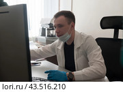 Отдел контроля качества. Завод "Тюменские моторостроители" (2021 год). Редакционное фото, фотограф Сергей Буторин / Фотобанк Лори