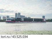 Канал имени Москвы, Водораздельный бьеф, Химкинское водохранилище Москва. Пассажирский теплоход "Мустай Карим" проект PV300 (2024 год). Редакционное фото, фотограф Александр К / Фотобанк Лори