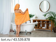 Young woman in the bathroom, spa and body care concept. Стоковое фото, фотограф Станислав Тарко / Фотобанк Лори