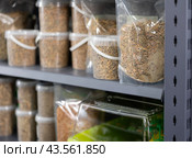 Pet shop display shelf with packages of pellets for feeding turtles. Стоковое фото, фотограф Яков Филимонов / Фотобанк Лори