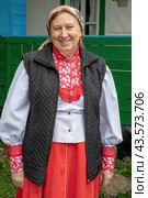Borgustanskaya village, Pyatigorsk, May 9, 2024. Cossack courtyard, Cossack courtyard. Settlement of Cossacks in the Caucasus, portrait of a Cossack woman in national clothes. Редакционное фото, фотограф Оксана Медведева / Фотобанк Лори