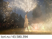 Пиротехническое шоу на фестивале «СольФест» в Сольвычегодске (2024 год). Стоковое фото, фотограф Николай Гернет / Фотобанк Лори