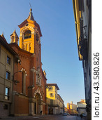 Asti street with Sanctuary of San Giuseppe. Стоковое фото, фотограф Яков Филимонов / Фотобанк Лори
