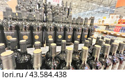 Moscow March 25 2024, A wine display with a variety of colors and types of wine. The display is organized in a way that makes it easy for customers to browse and choose their preferred wine. Редакционное фото, фотограф Скрипачев Антон / Фотобанк Лори