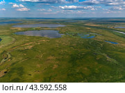 Arctic tundra in summer from an altitude of 2000 meters. Cloudy sky. Variety of colors and landscapes. The vastness of pristine nature. Shadow from the clouds. Стоковое фото, фотограф Владимир Ендовицкий / Фотобанк Лори