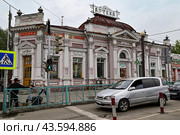 Старинное здание аптеки. Город Иркутск. Улица Дзержинского, дом 34 (2024 год). Редакционное фото, фотограф Александр Тараканов / Фотобанк Лори