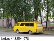 Микроавтобус РАФ-2203-01 «Латвия», Екатеринбург (2018 год). Редакционное фото, фотограф Алексей Иванов / Фотобанк Лори
