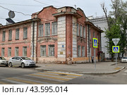 Город Иркутск. Улица Дзержинского дом 43 (приют купца Радионова), 1910 (2024 год). Редакционное фото, фотограф Александр Тараканов / Фотобанк Лори