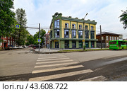 Город Иркутск. Ресторан "Мидийное место" (Бывший дом Дубровского). Улица Дзержинского, дом 44А (2024 год). Редакционное фото, фотограф Александр Тараканов / Фотобанк Лори