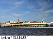 Река и древняя крепость. Казань, Татарстан, Россия (2024 год). Стоковое фото, фотограф Вадим Хомяков / Фотобанк Лори