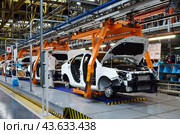 АвтоВАЗ. Главный конвейер, сборка автомобиля Веста (2024 год). Стоковое фото, фотограф Staryh Luiba / Фотобанк Лори