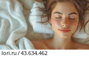 Beautiful young woman enjoying massage in spa salon. Relaxed brunette girl lying on massage bed with closed eyes during spa treatment procedure. Beauty treatment, skin care, wellbeing. Стоковое AI-видео, аниматор Ирина Михайличенко / Фотобанк Лори