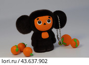 Чебурашка с апельсинами крупным планом (usb накопитель, флэш карта) Редакционное фото, фотограф Татьяна Костенко / Фотобанк Лори