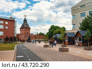 Tula, Russia - July 23, 2024: Metallistov Street - pedestrian street in Tula after reconstruction, one of the oldest in the city. Tula, Russia. Редакционное фото, фотограф Оксана Медведева / Фотобанк Лори