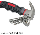 Молоток и гвозди на белом фоне. Hammer and nails on a white background. Стоковое фото, фотограф Татьяна Д / Фотобанк Лори