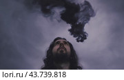 A gloomy sorcerer of black magic performs a ritual to summon the forces of Evil, looking at the starry sky. Стоковое AI-видео, аниматор Юрий Поздников / Фотобанк Лори