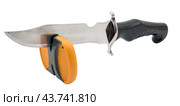 Точило и нож на белом фоне. A sharpener and a knife on a white background. Стоковое фото, фотограф Татьяна Д / Фотобанк Лори