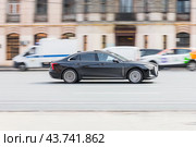 Hongqi H5 rushing on the city road. Black Hongqi Ousado sedan car moving on the street. Редакционное фото, фотограф Константин Григорьев / Фотобанк Лори