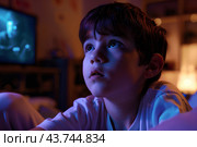 Мальчик сидит один в темной комнате у телевизора. Детские страхи. Стоковое AI-изображение, AI-художник Щеголева Ольга / Фотобанк Лори
