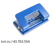 Металлический дырокол, изолированный на белом фоне. Blue office puncher on white background. Стоковое фото, фотограф Татьяна Д / Фотобанк Лори
