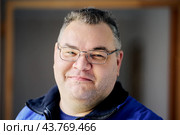 Good natured face of chubby Caucasian man in her 40s wearing glasses. Стоковое фото, фотограф Владимир Григорьев / Фотобанк Лори