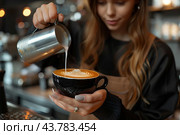 Barista Creating Intricate Latte Art in Modern Coffee Shop During Afternoon. Стоковое AI-изображение, AI-художник Сергей Толмачёв / Фотобанк Лори