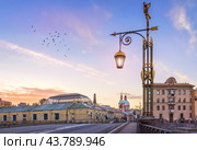 Пантелеймоновский мост и Пантелеймоновская церковь и фонарь, Фонтанка, Санкт-Петербург (2015 год). Стоковое фото, фотограф Baturina Yuliya / Фотобанк Лори
