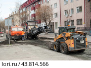 Ремонт дороги. Улица Котовского. Тюмень (2018 год). Редакционное фото, фотограф Сергей Буторин / Фотобанк Лори