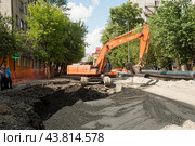 Ремонт дороги. Улица Котовского. Тюмень (2018 год). Редакционное фото, фотограф Сергей Буторин / Фотобанк Лори