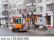 Ремонт дороги. Улица Котовского. Тюмень (2018 год). Редакционное фото, фотограф Сергей Буторин / Фотобанк Лори