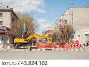 Ремонт дороги. Улица Котовского. Тюмень (2018 год). Редакционное фото, фотограф Сергей Буторин / Фотобанк Лори