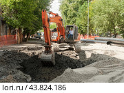 Ремонт дороги. Улица Котовского. Тюмень (2018 год). Редакционное фото, фотограф Сергей Буторин / Фотобанк Лори