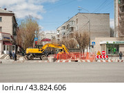 Ремонт дороги. Улица Котовского. Тюмень (2018 год). Редакционное фото, фотограф Сергей Буторин / Фотобанк Лори