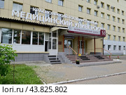 Красноярский государственный медицинский университет имени профессора В. Ф. Войно-Ясенецкого в Красноярске (2024 год). Стоковое фото, фотограф Александр Тараканов / Фотобанк Лори