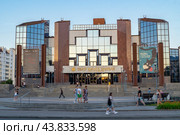 Здание Саратовского академического театра юного зрителя имени Ю. П. Киселёва (2024 год). Редакционное фото, фотограф Владимир Макеев / Фотобанк Лори