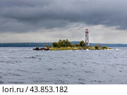 Ivanovsky Island in Lake Onega with a sunken ship and a lighthouse. Стоковое фото, фотограф Ольга Сейфутдинова / Фотобанк Лори