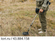 Man with electronic metal detector device working on outdoors. Стоковое фото, фотограф Светлана Акифьева / Фотобанк Лори