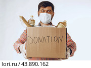 Donation box of food for people suffering from coronavirus pandemia. Стоковое фото, фотограф Сергей Толмачёв / Фотобанк Лори