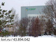 Покупки легче с кредитом от Сбера. Сбер Банк. Офис. (2024 год). Редакционное фото, фотограф MК / Фотобанк Лори