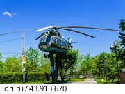 Городской пейзаж. Вертолёт Ми-8Т. Парк Патриотов. Воронеж (2024 год). Редакционное фото, фотограф Владимир Шибаев / Фотобанк Лори