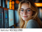 Улыбающаяся веселая девушка работает за компьютером в офисе. Стоковое AI-изображение, AI-художник Щеголева Ольга / Фотобанк Лори