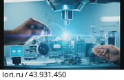 Calibrating precision machine with cutting edge technology. Стоковое видео, видеограф Данил Руденко / Фотобанк Лори